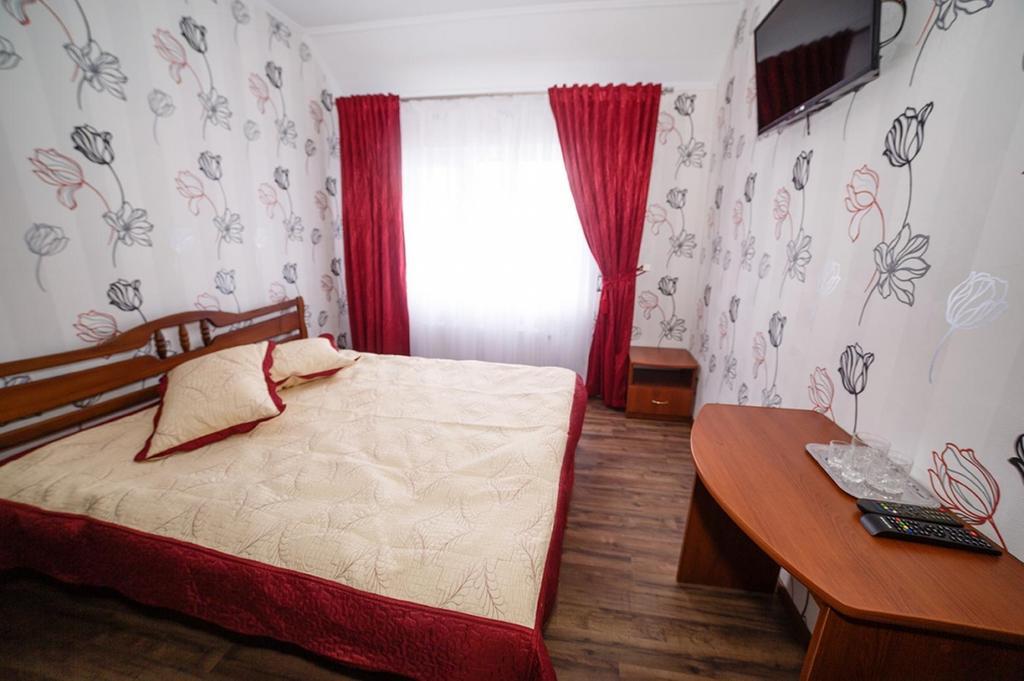 Corner House Hotel Loetsk Buitenkant foto