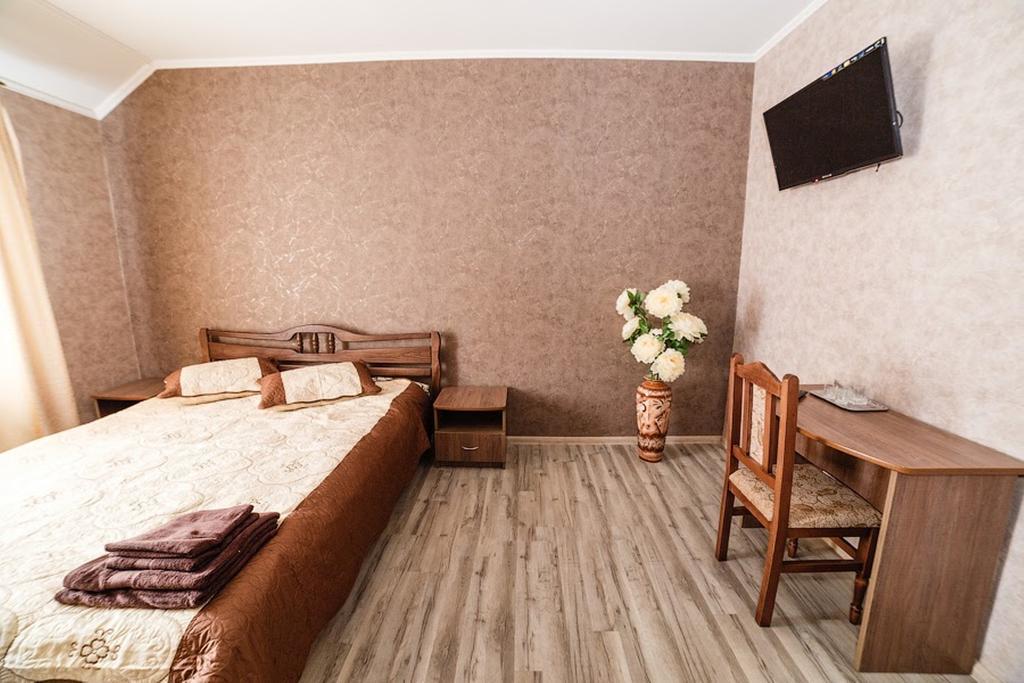 Corner House Hotel Loetsk Buitenkant foto