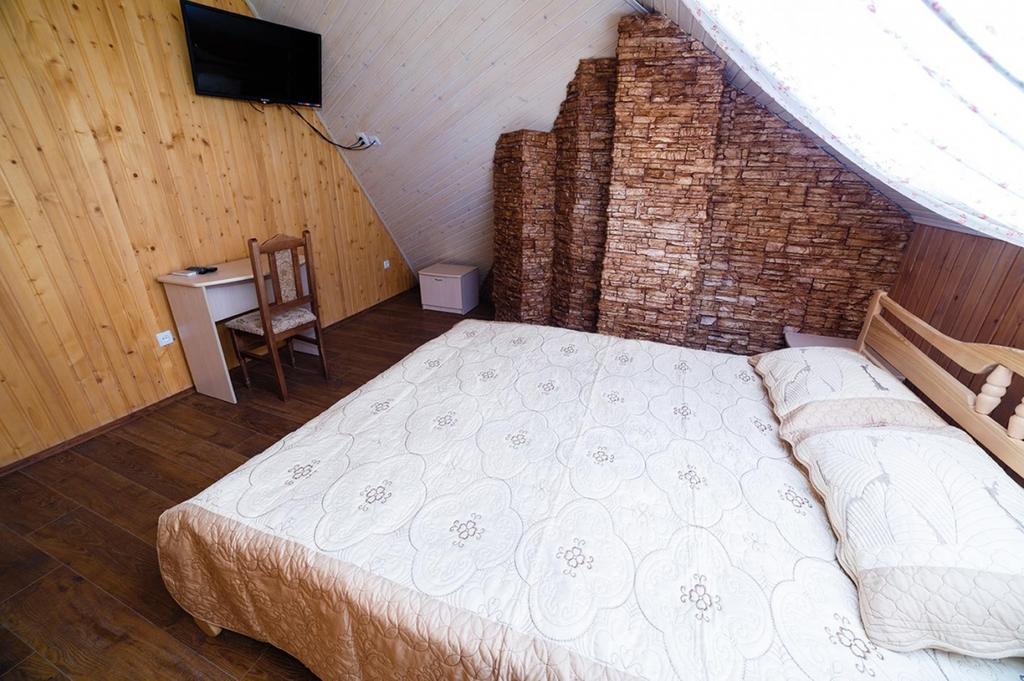 Corner House Hotel Loetsk Buitenkant foto