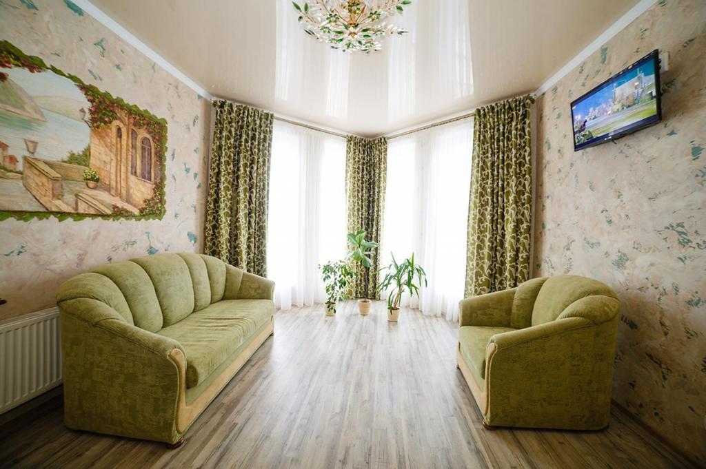 Corner House Hotel Loetsk Buitenkant foto