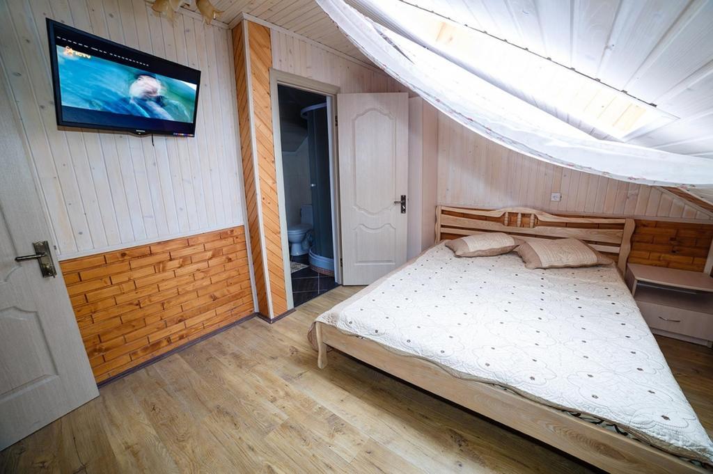 Corner House Hotel Loetsk Buitenkant foto
