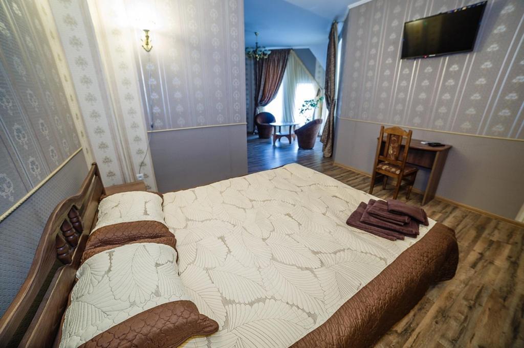 Corner House Hotel Loetsk Buitenkant foto